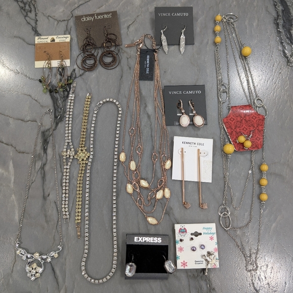 Bundle Of Jewelry - Picture 1 of 7
